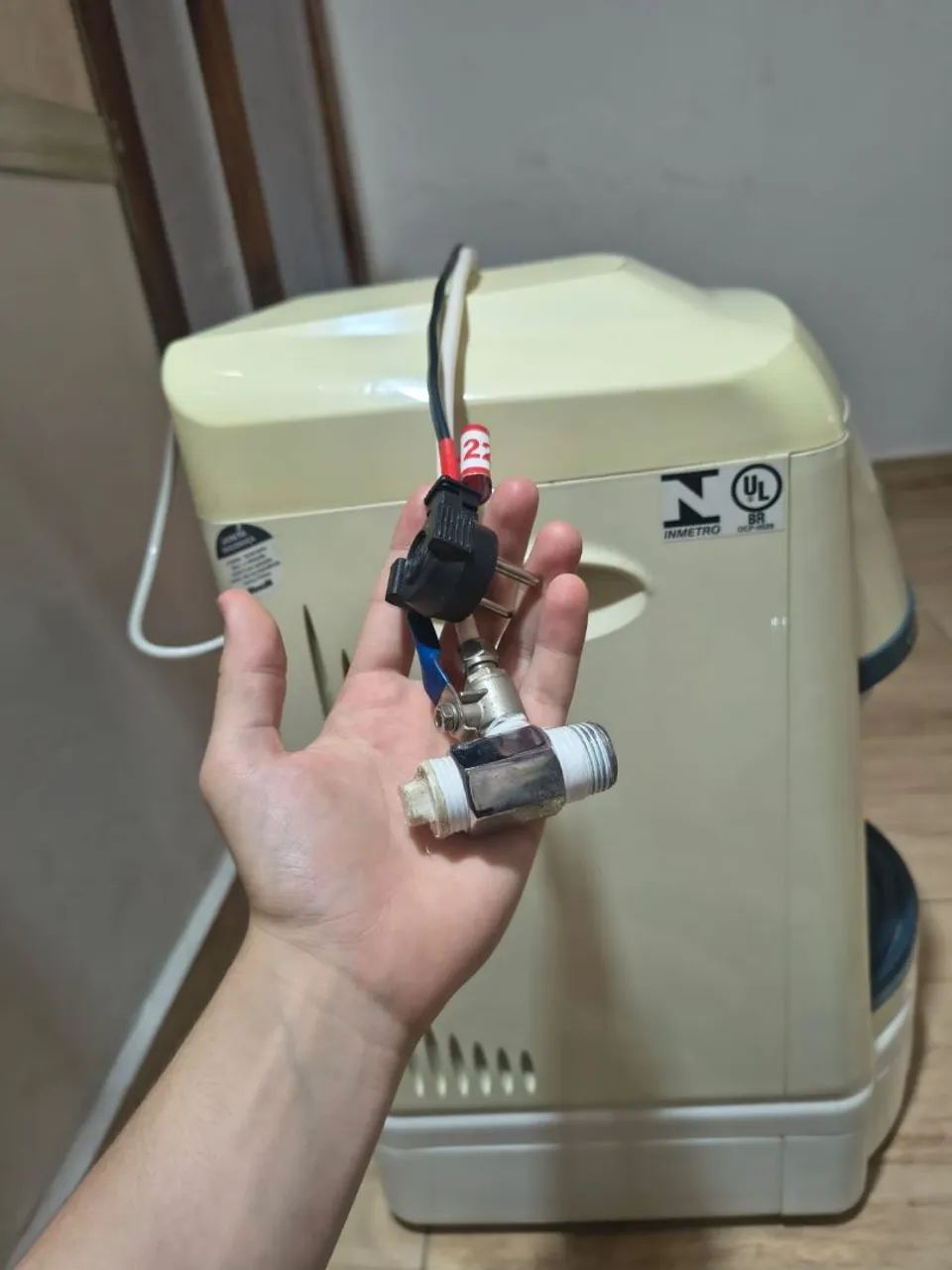 Bebedouro/filtro Sankai 220volts funcionando perfeitamente. Vem com pedestal (na caixa) - Foto 4