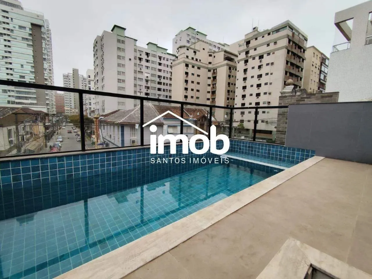 Comprar Casa Duplex Sobreposta Alta à Venda no Embaré - 50 metros da Praia - Vista para o