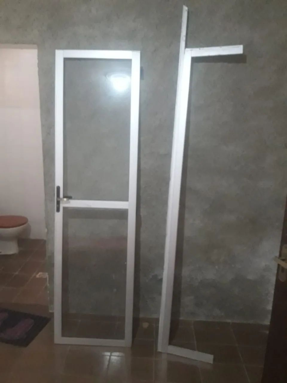 PORTA DE ALUMINIO E VIDRO. - Foto 2