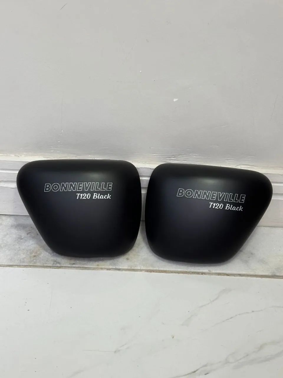 Tampa / carenagem lateral Triumph Bonneville T120 black