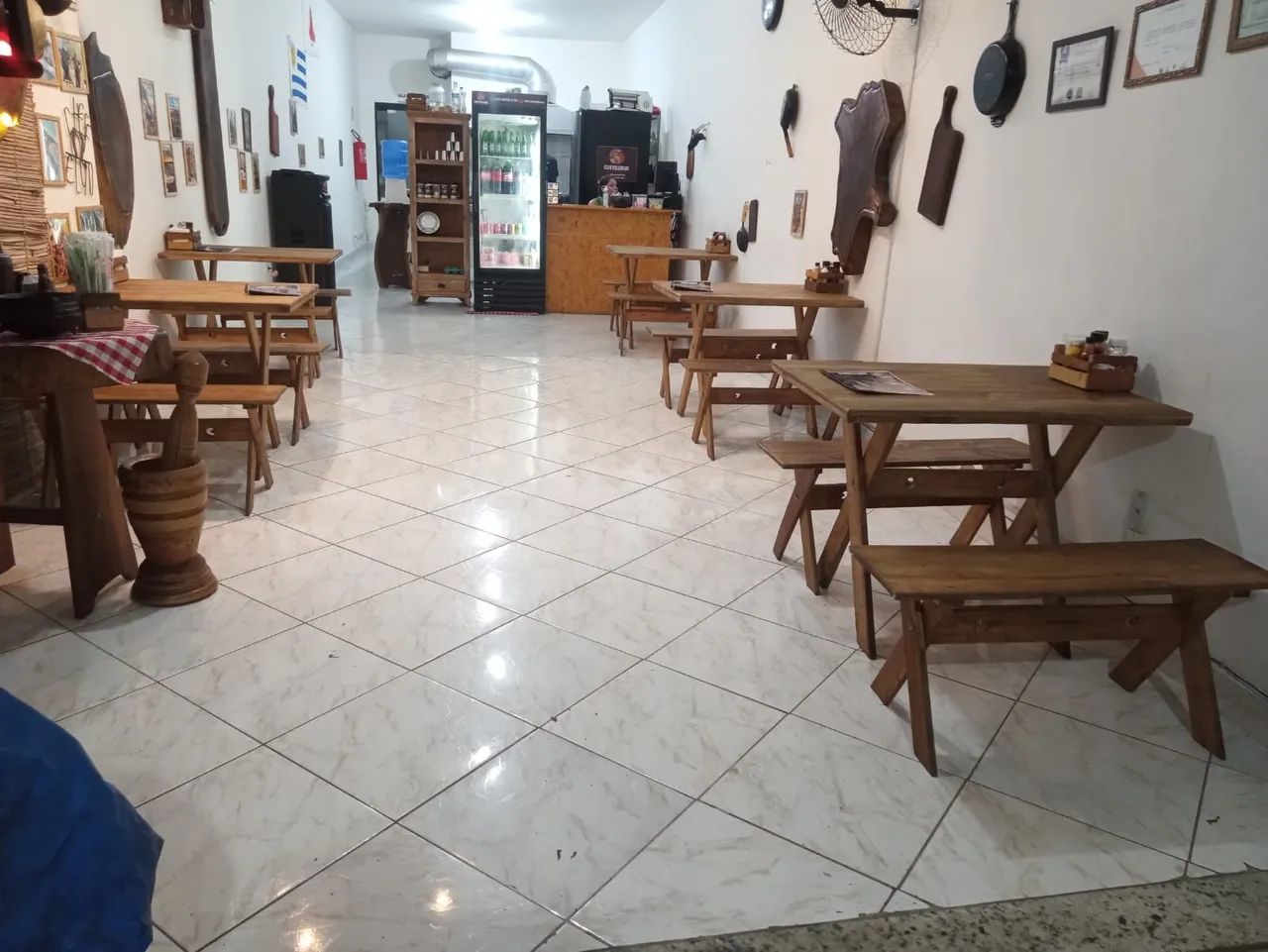 Mesa e bancos de madeira para comércio - Foto 5