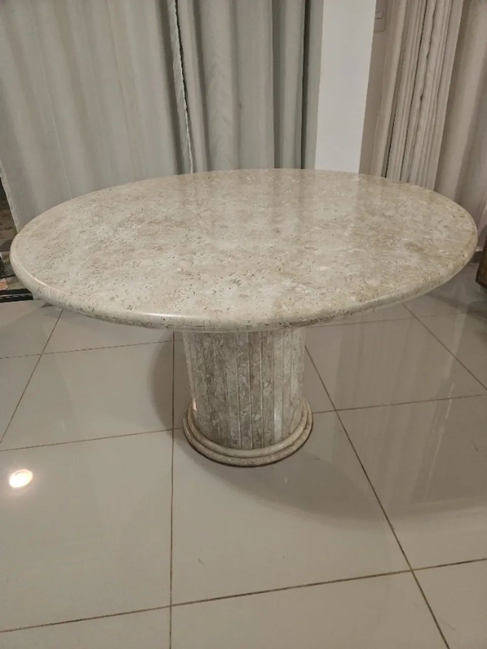 Mesa Marmore redonda