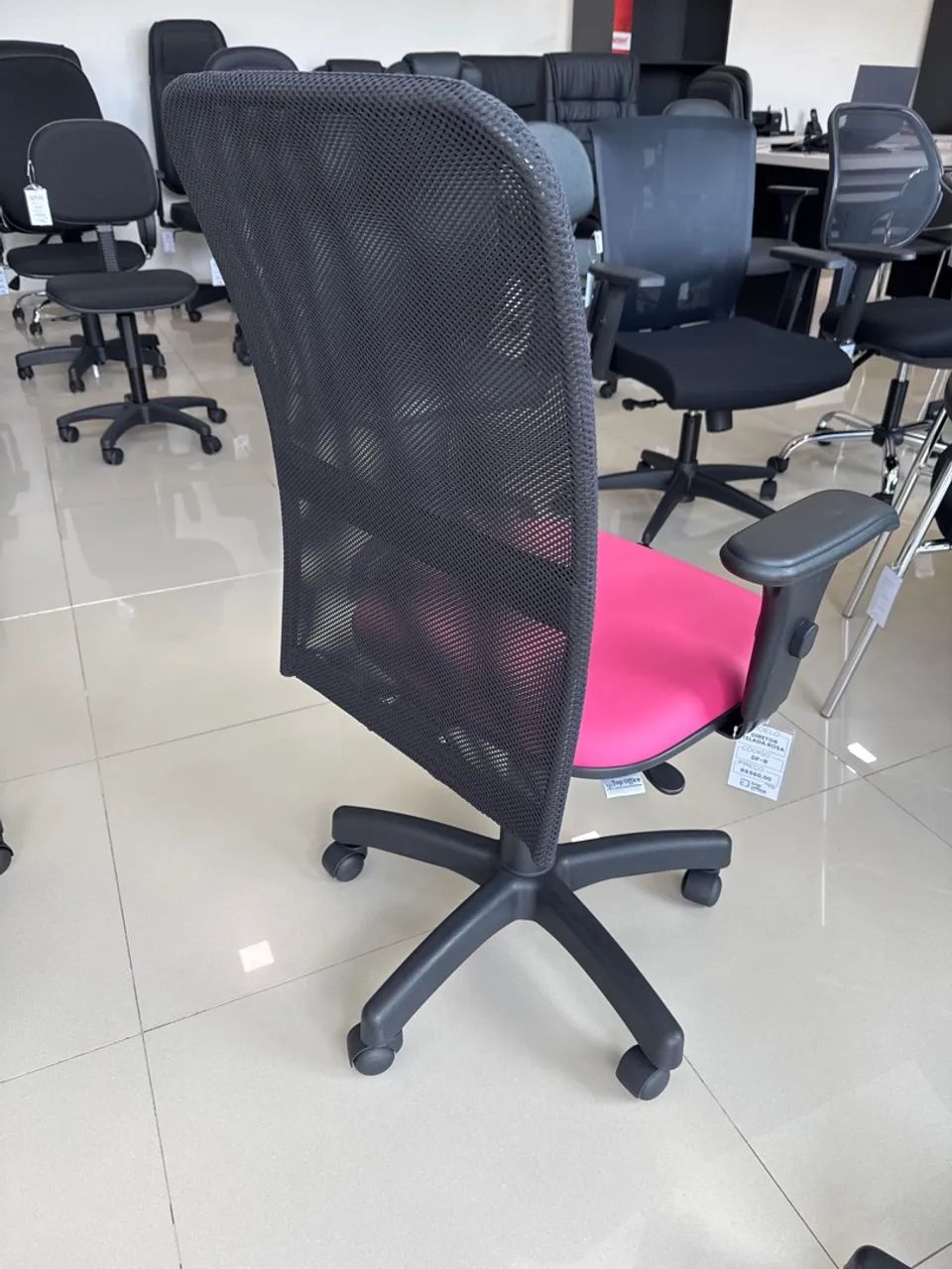 Cadeira de Escritório Ergonômica com Rodinhas - Conforto e Estilo - Foto 2