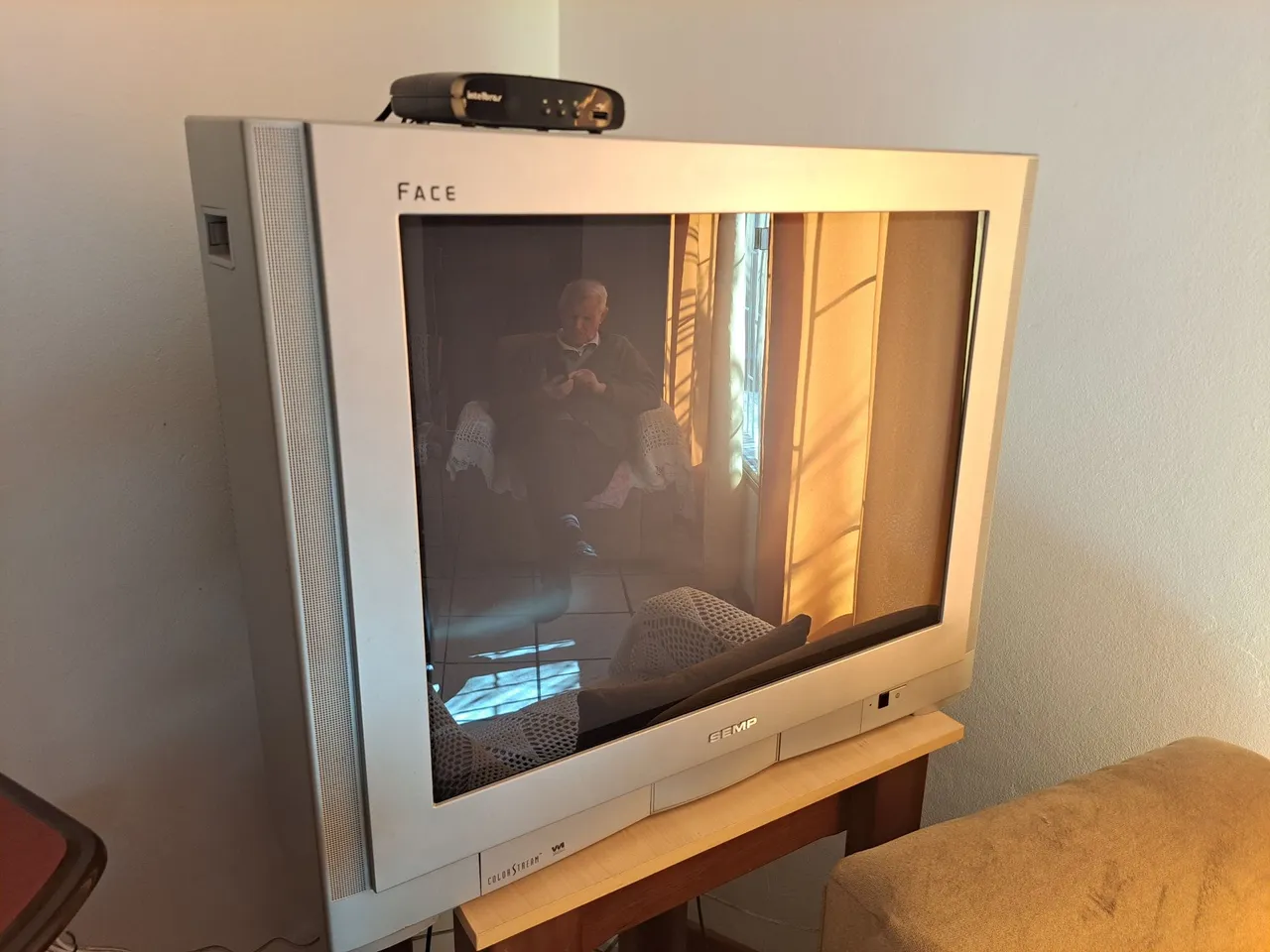 TV de tubo Semp 28 polegadas bem cuidada