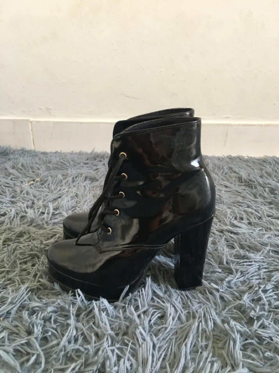 Bota preta de salto alto