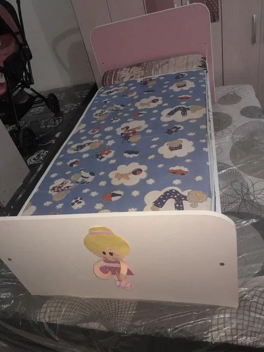 Cama infantil com colchão