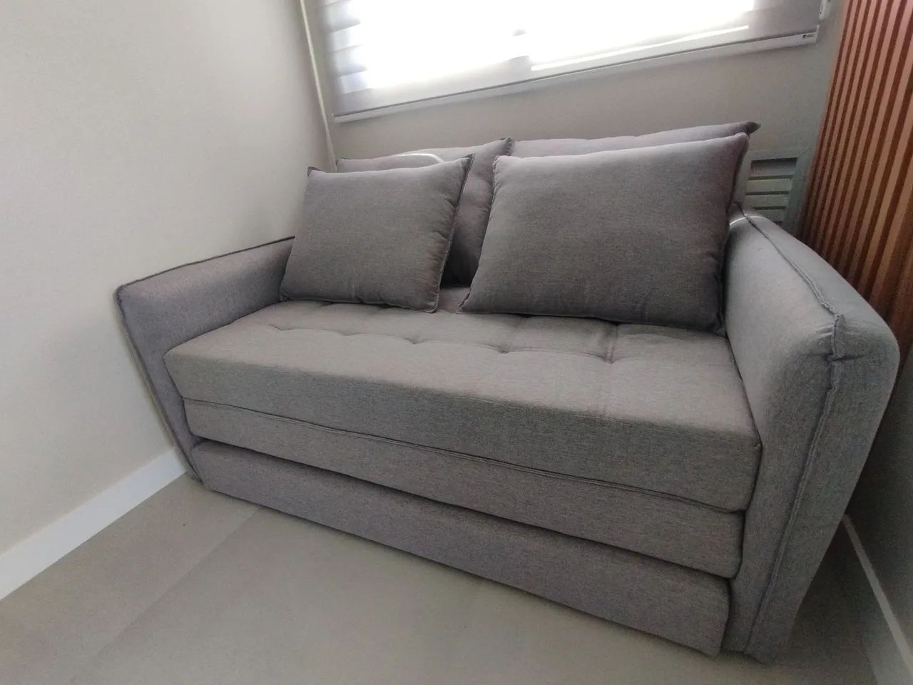 Sofá cama zero caixa aproveita muito o espaço  - Foto 2