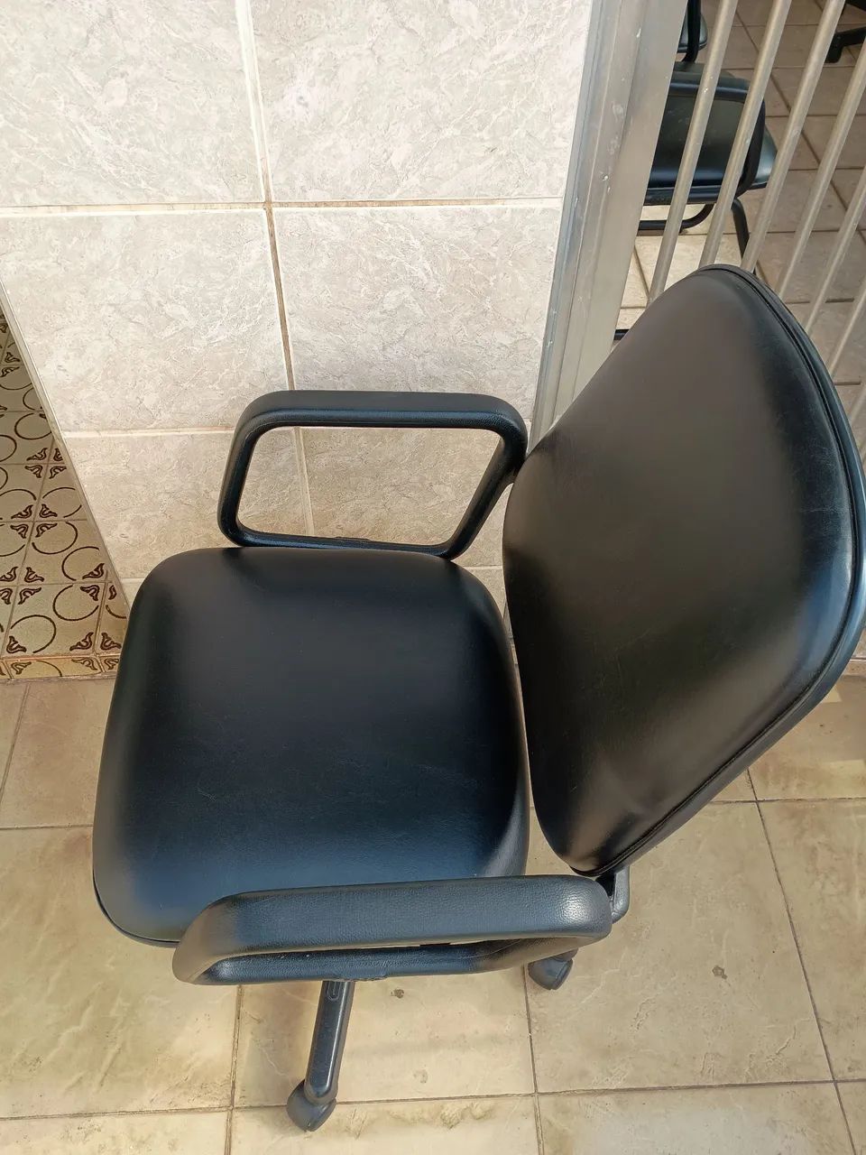 Cadeira Giratória com Rodinhas  - Foto 2