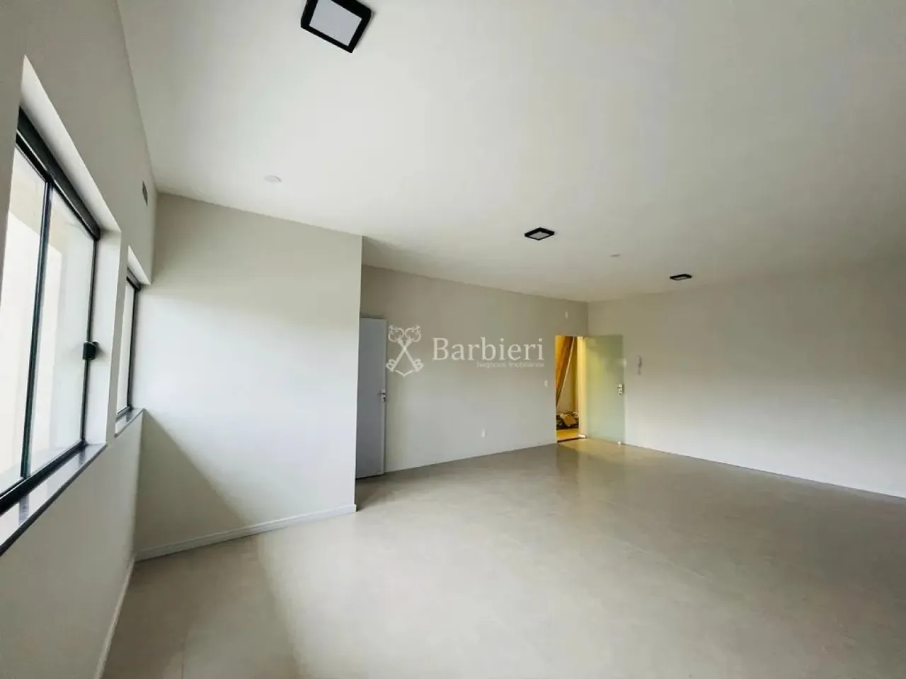 Sala Comercial com 300m no bairro Itoupava Central em Blumenau/SC