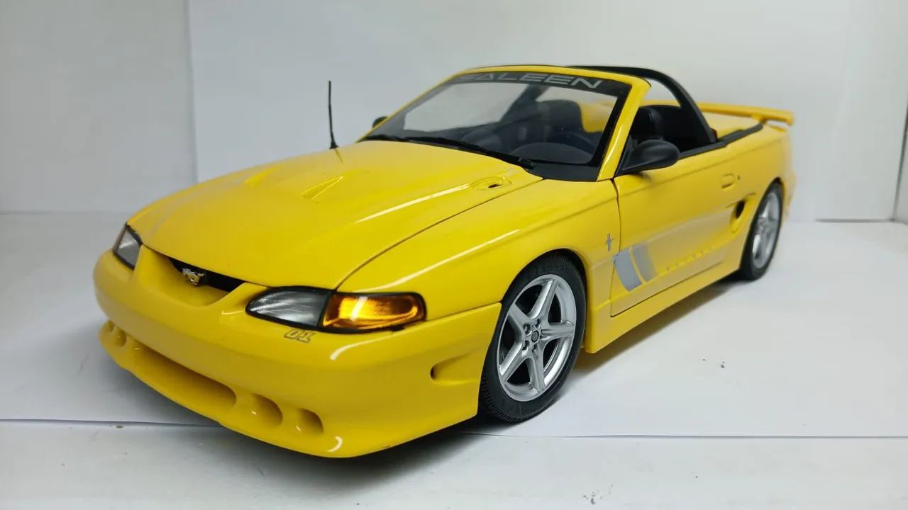 Miniatura Ford Mustang Saleen S351 1/18