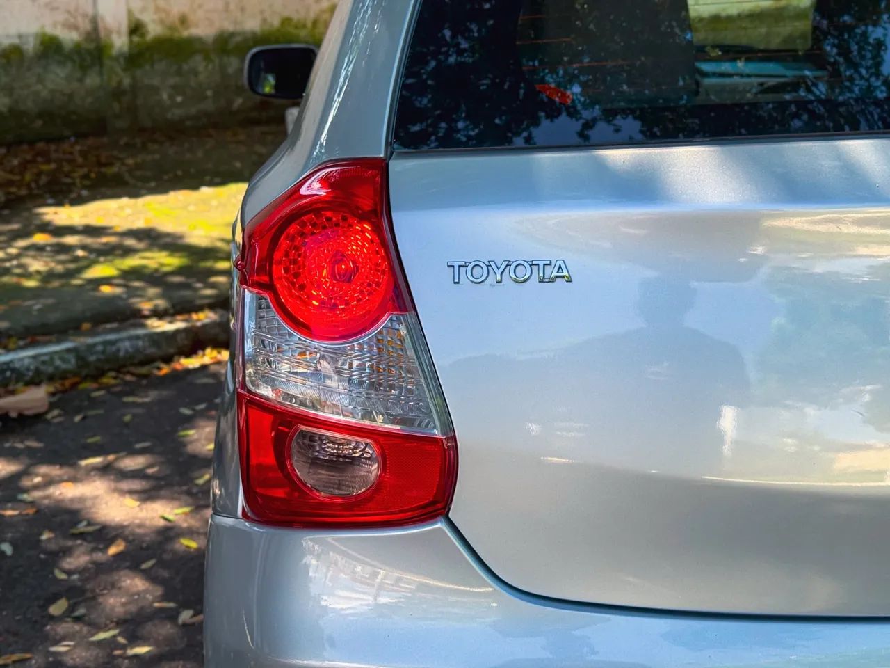 TOYOTA ETIOS HATCH 1.3 XS FLEX MT 2013 - COMPLETO - Foto 2
