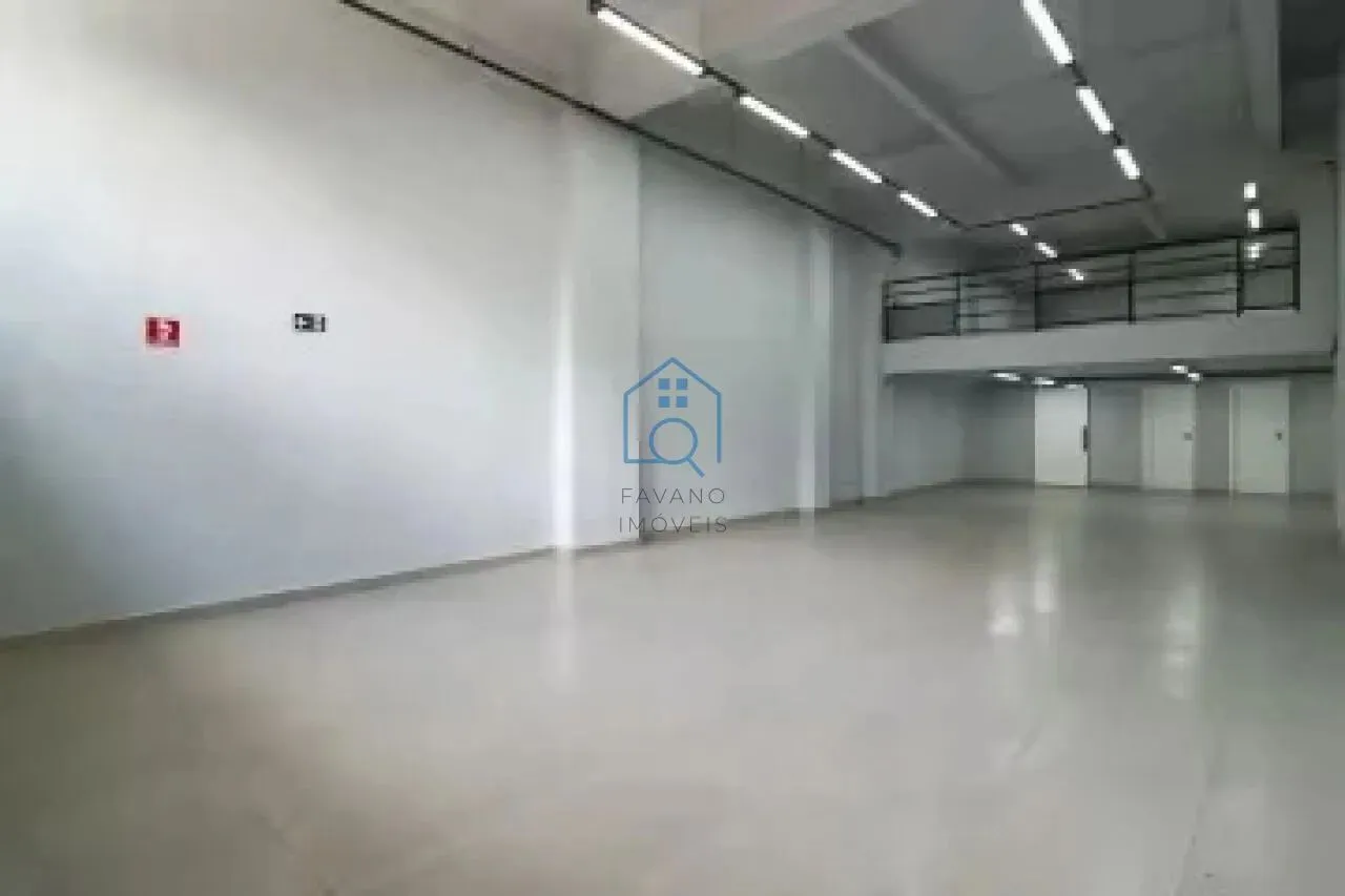 Ponto Comercial e 2 banheiros para Alugar, 229 m² por R$ 15.000/Mês