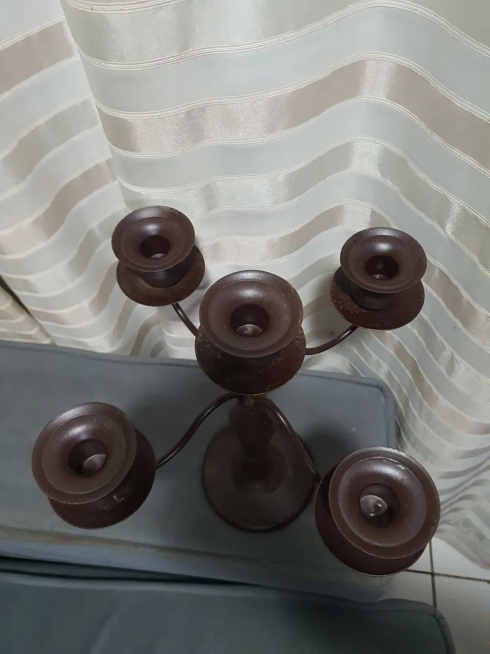 Candelabro de 5 braços em metal - Foto 4
