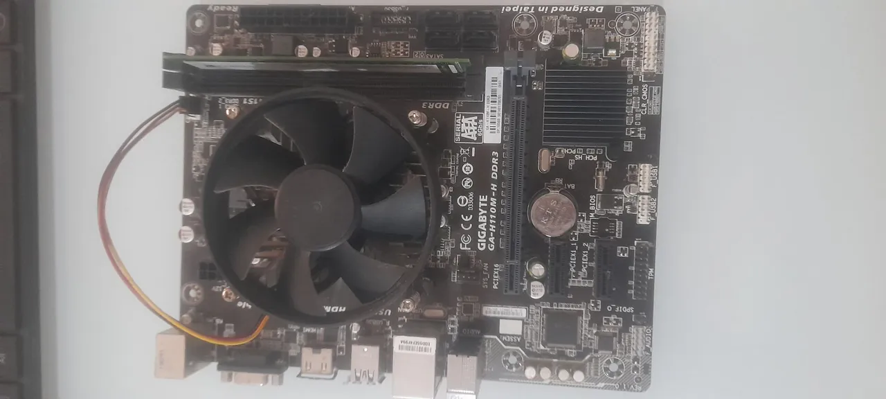 Placa Gigabyte GA-H110M-H DDR3