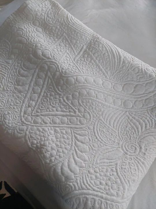 Linda colcha metalassé