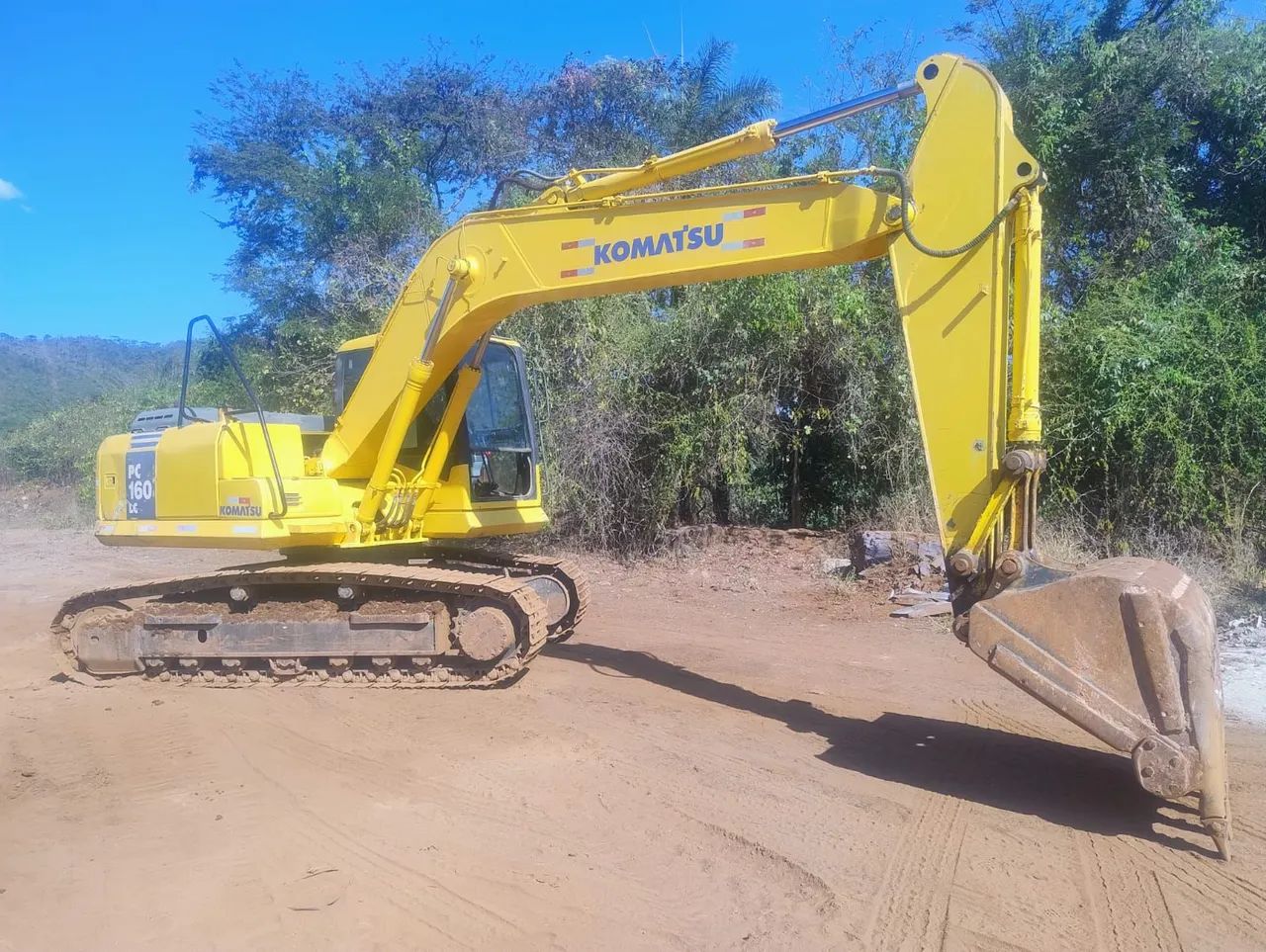 ESCAVADEIRA KOMATSU PC160 ANO 2025