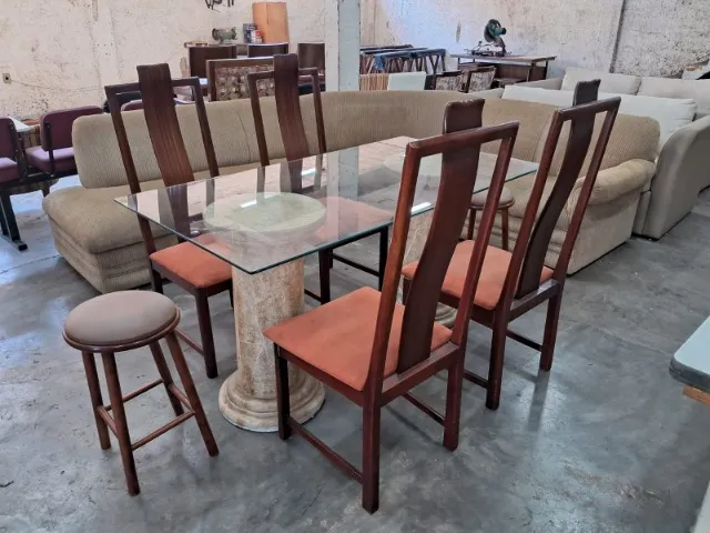 Mesa com pés de Gesso, com Tampo de Vidro + 4 cadeiras + 2 bancos REFORMADOS