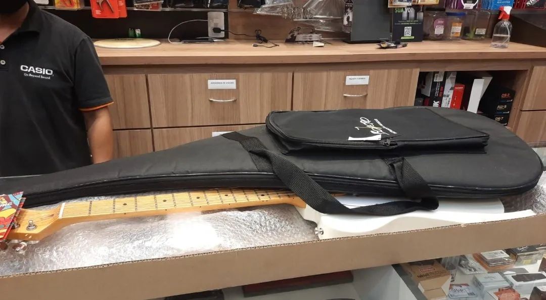 Guitarra Elétrica Condor - Excelente Estado - Foto 2