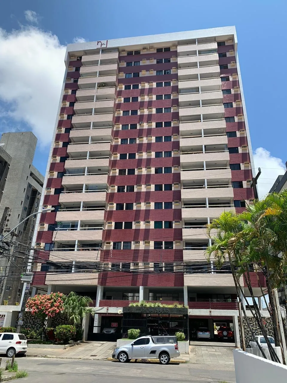 Alugo apartamento com 109m², 3 quartos, 2 vagas de garagem na Madalena, 8º andar, muito ve