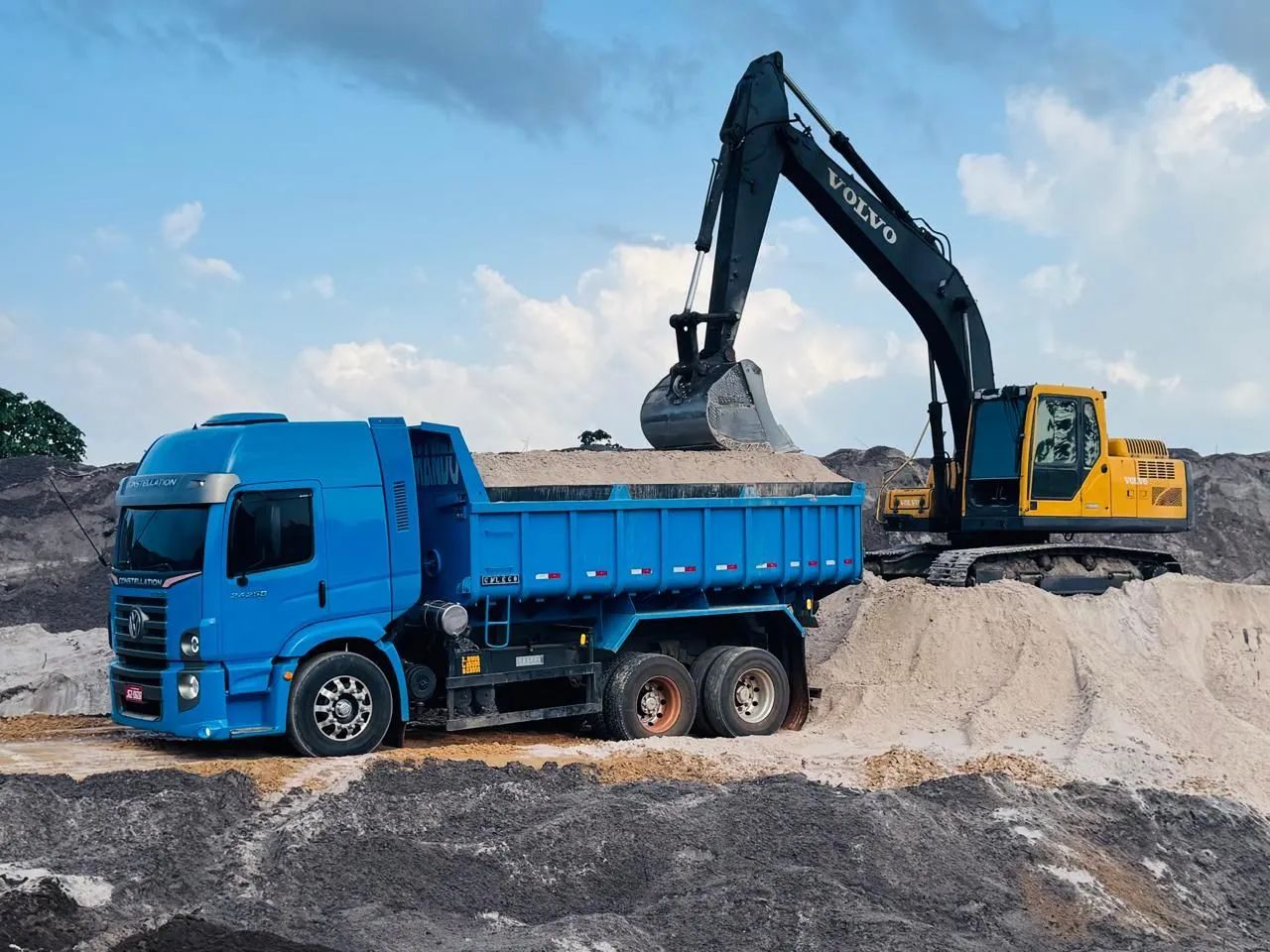 Terra Preta para Jardins, Areia, Seixo e Aterro Arenoso - Foto 5