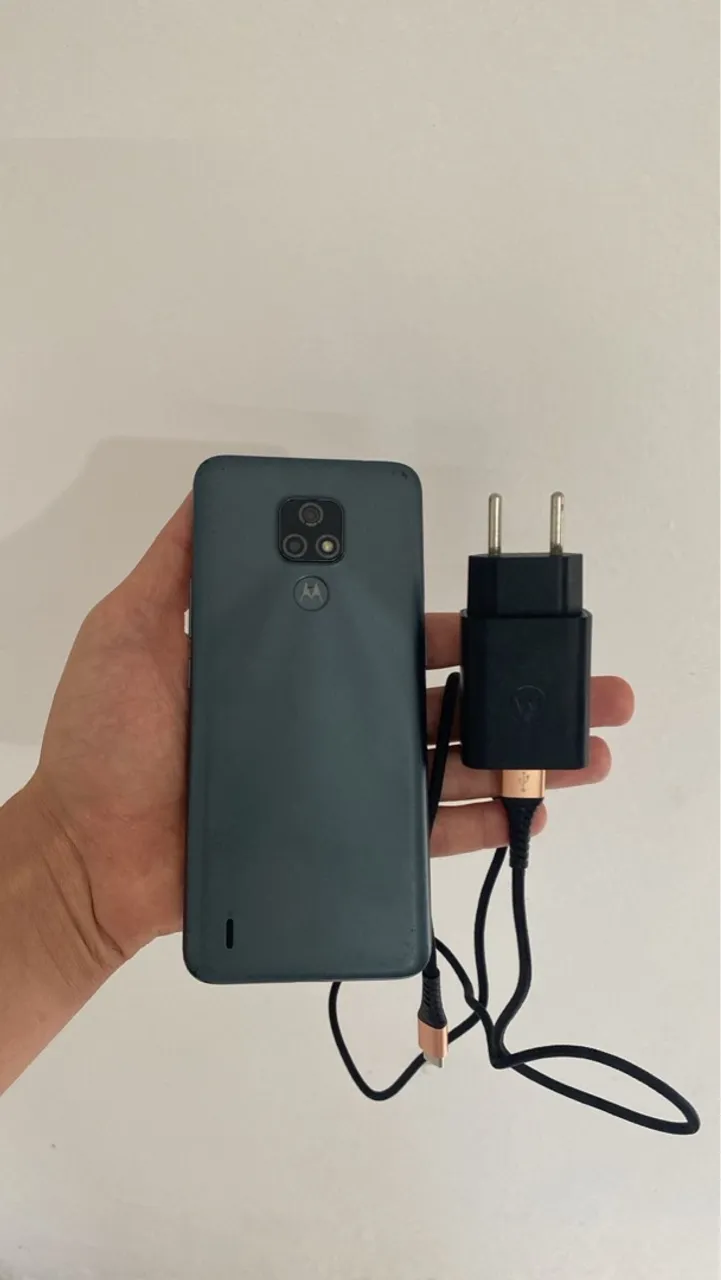 Vendo celular moto E7 65GB
