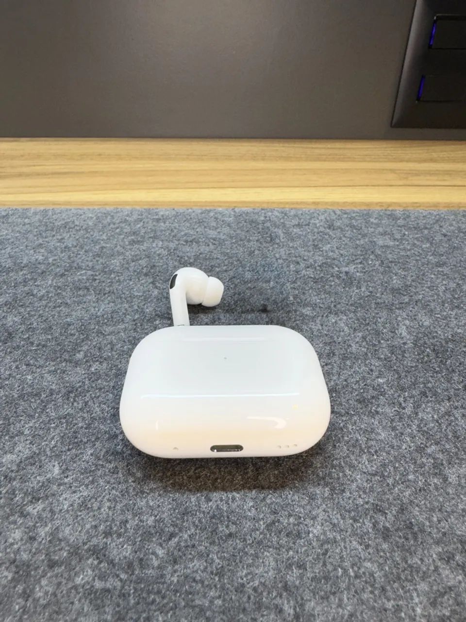 AirPods Pro 2 (Lightning) Modelo A2699 - Case + Lado Esquerdo