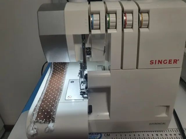 Máquina de Costura Singer Ultralock 14sh754, 110v Branco (Usado)