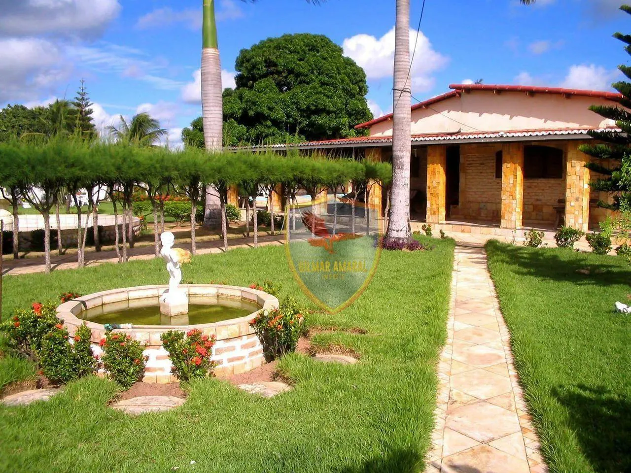 EXCELENTE chácara com 20.000 metros, casa mobiliada, piscinas e área de lazer completo em