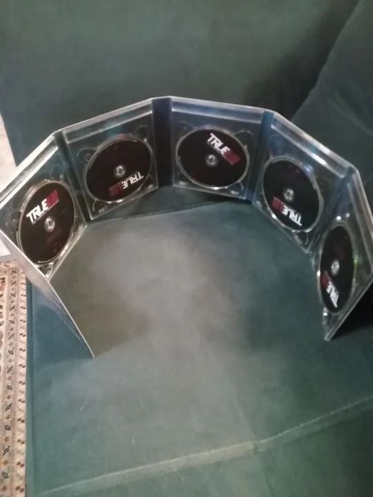 2 box blu-ray série terror True Blood terceira e quarta temporada completas 5 discos cada - Foto 5