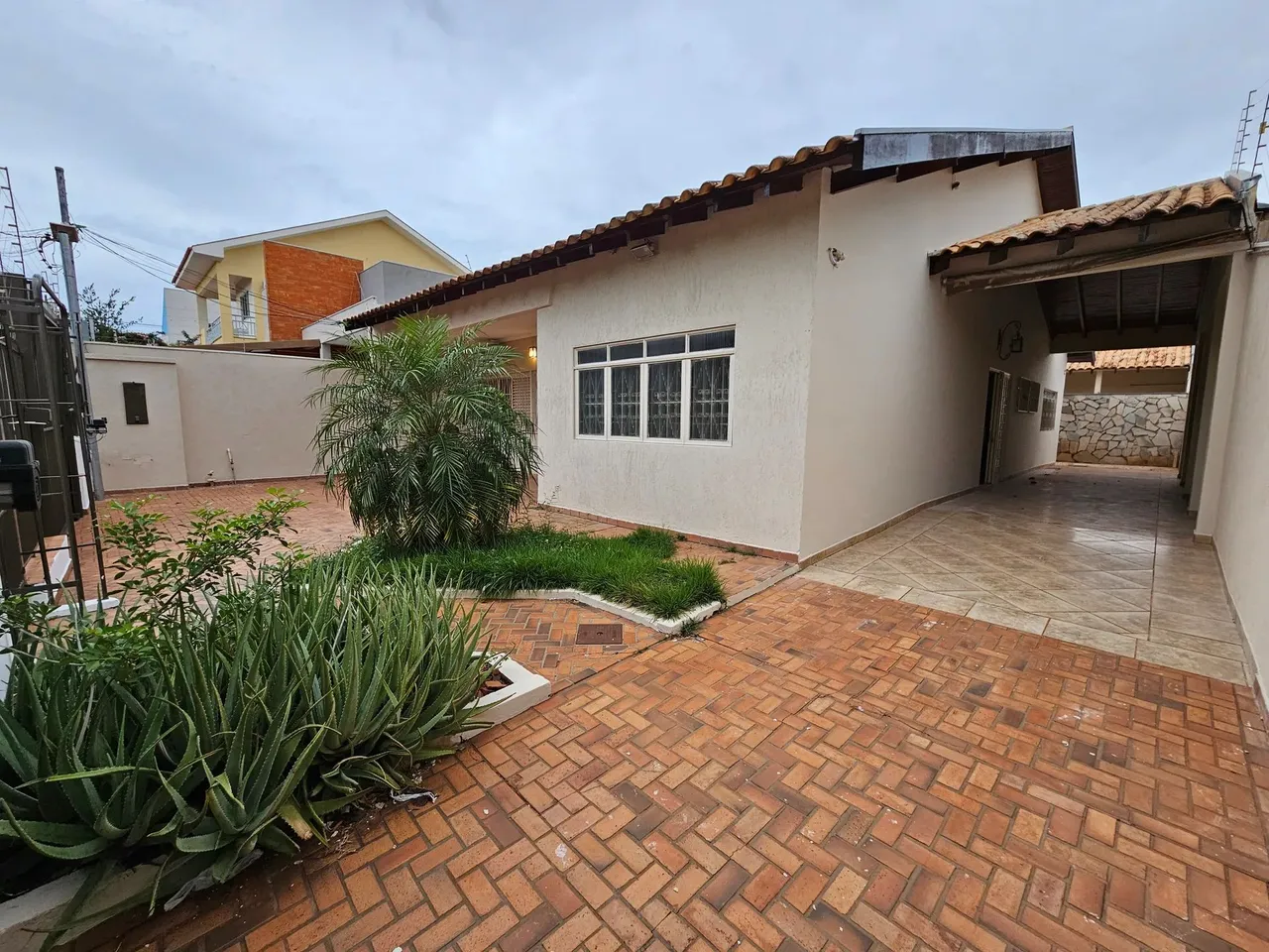 Imóvel para aluguel com 225 metros quadrados com 4 quartos em Centro - Campo Grande - MS