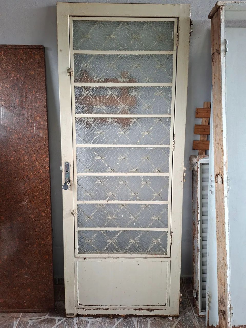 Porta de ferro com grade e vidro - Foto 2