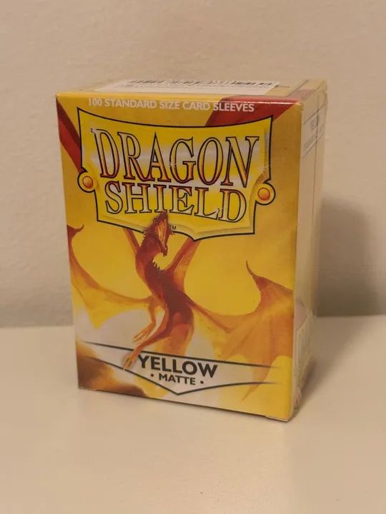 Dragon Shield Sleeves - Yellow Matte - 100 unidades - Pokemon, Magic, Lord of the Rings