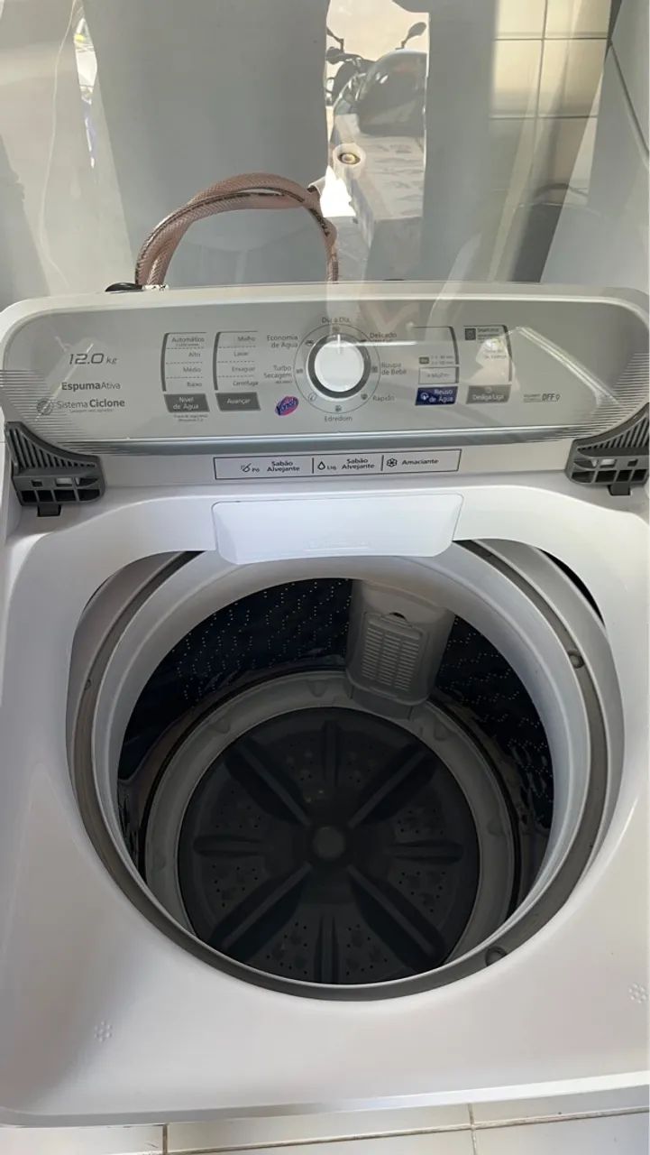 Máquina de Lavar Roupa 12kg  lavagem Ciclone