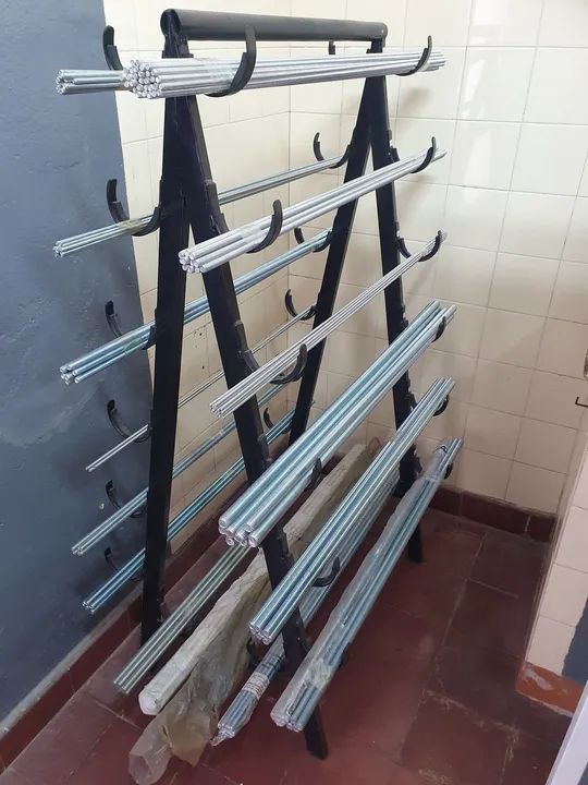 Remanescente de estoque e mobiliário de loja de ferrages, venda em lotes. - Foto 2
