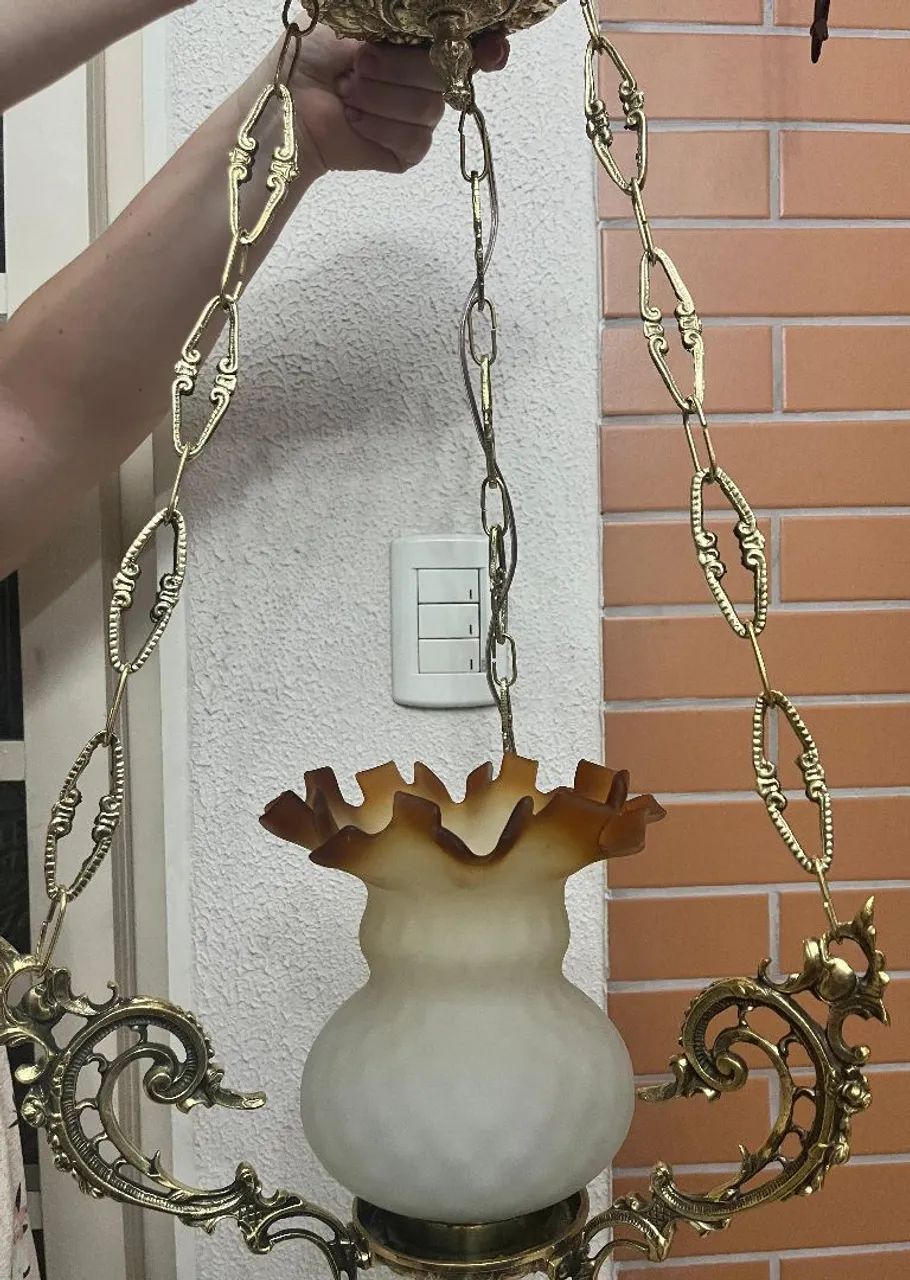 Lustre antigo em bronze maciço com cupula fosca com bordas degradê - Foto 4
