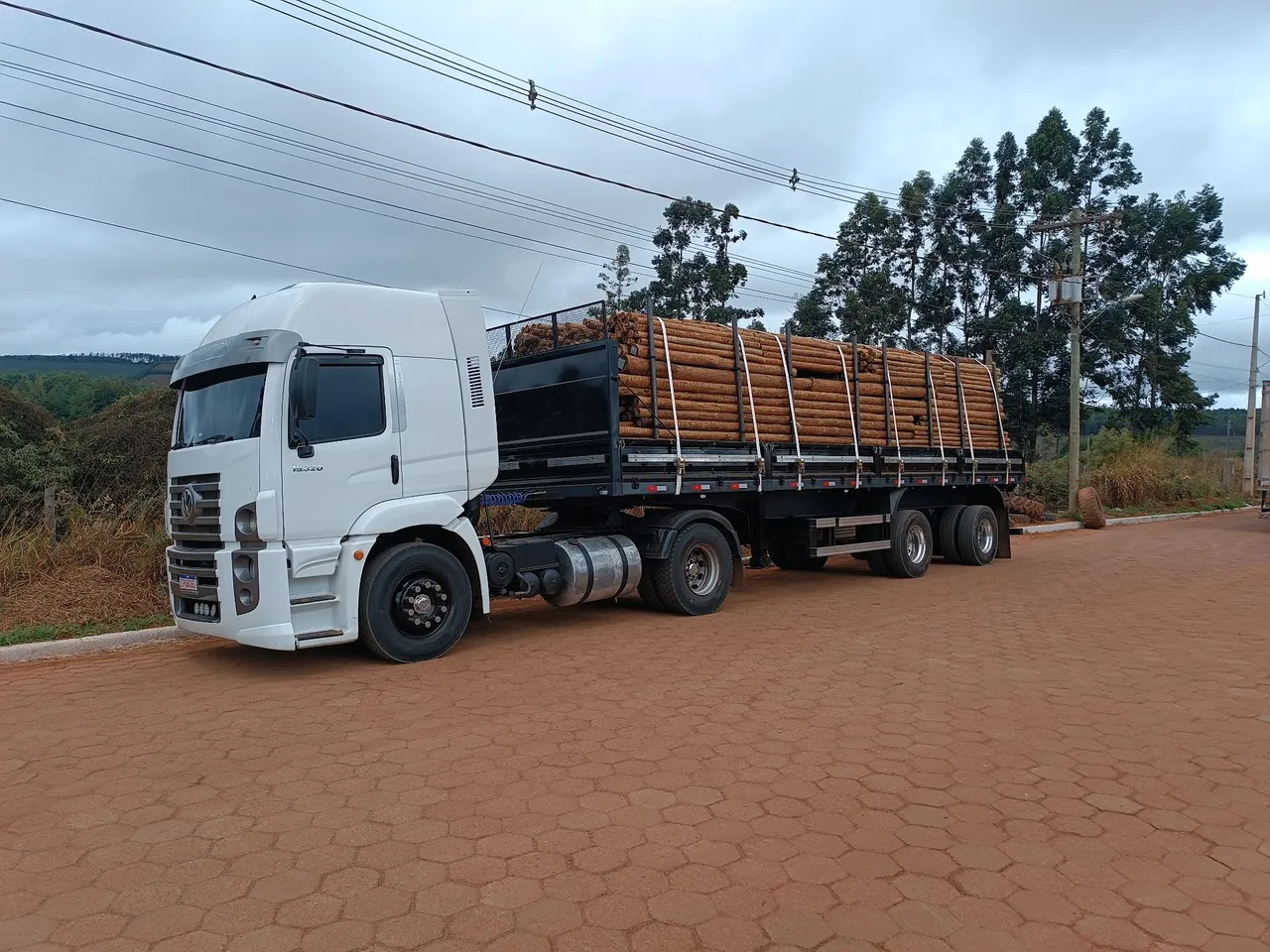 Vende-se conjunto vw 19-320 e carreta 2 eixos