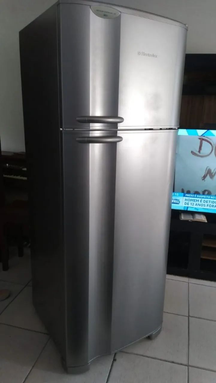 Geladeira Electrolux com porta latas bem grande bonita posso entregar  - Foto 3