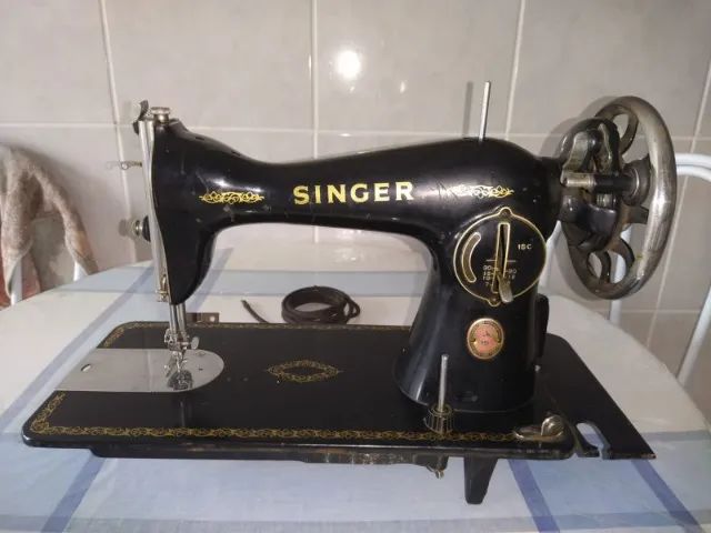 Máquina de costura Singer 15C Antiga