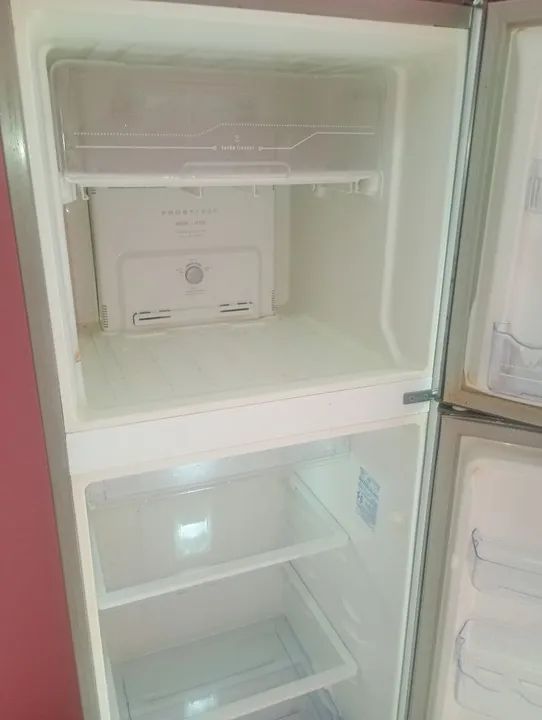 Vendo essa geladeira Electrolux frost free gelo seco - Foto 3
