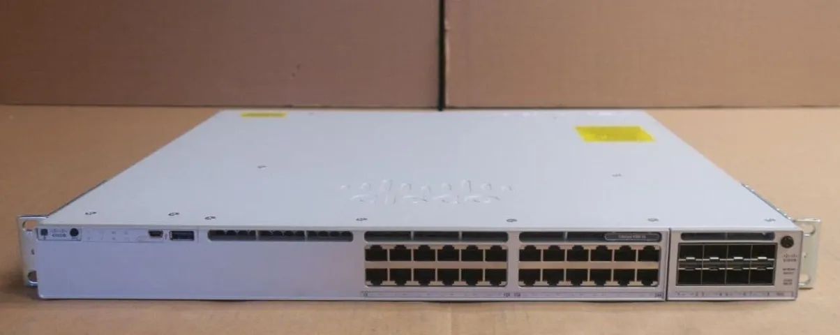 Switches Cisco Catalyst 9300 24Portas Gigabit Layer 3