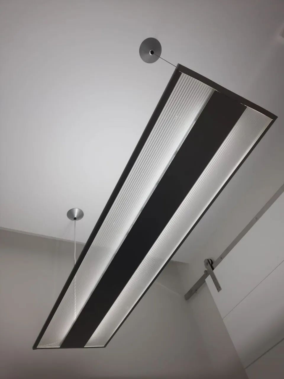Luminária led de vidro e alumínio