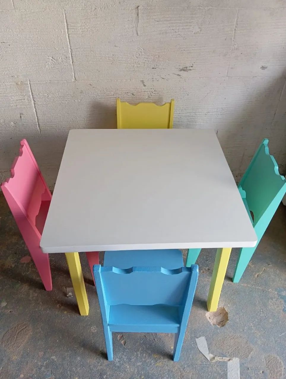 Mesa infantil com 4 cadeiras  - Foto 2