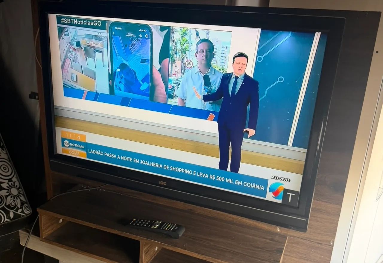 TV 42 polegadas AOC digital com painel de parede e controle remoto não é smart  - Foto 2