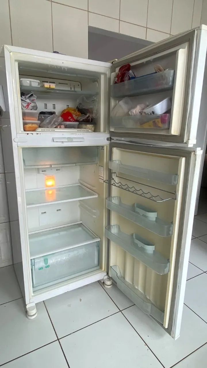 VENDO Geladeira Consul Funcionando Perfeitamente - Foto 3