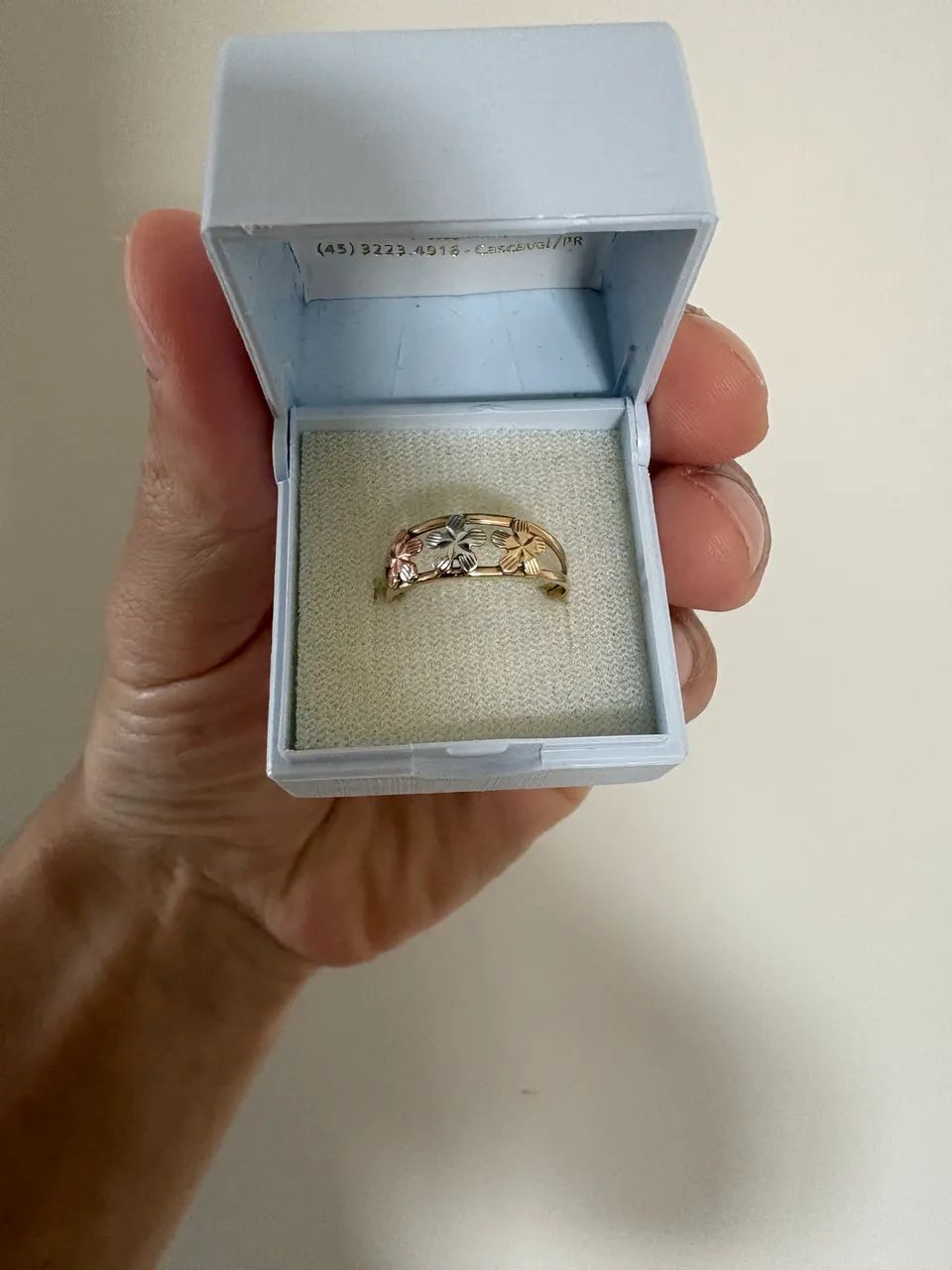 Anel de Ouro 1,1g com Detalhes Florais - Foto 3