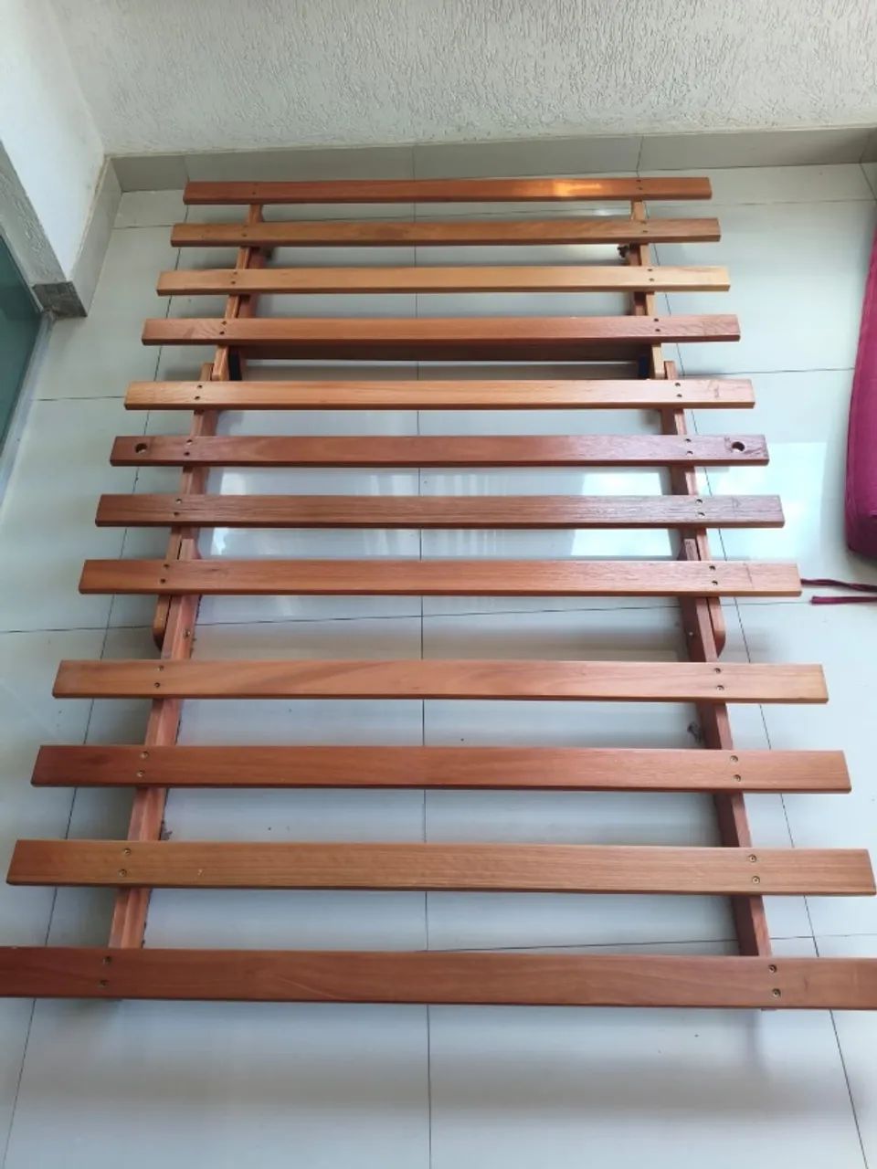 Sofá-cama Futon Vermelho Original - Madeira Maciça | 2 lugares - Foto 4
