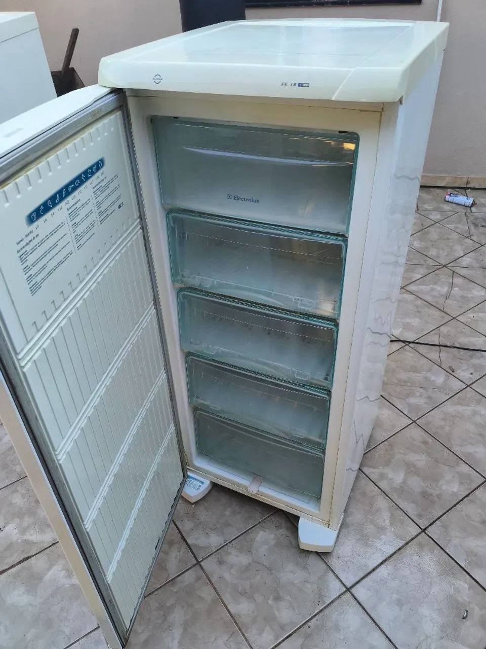 Freezer vertical 145 litros 110v
