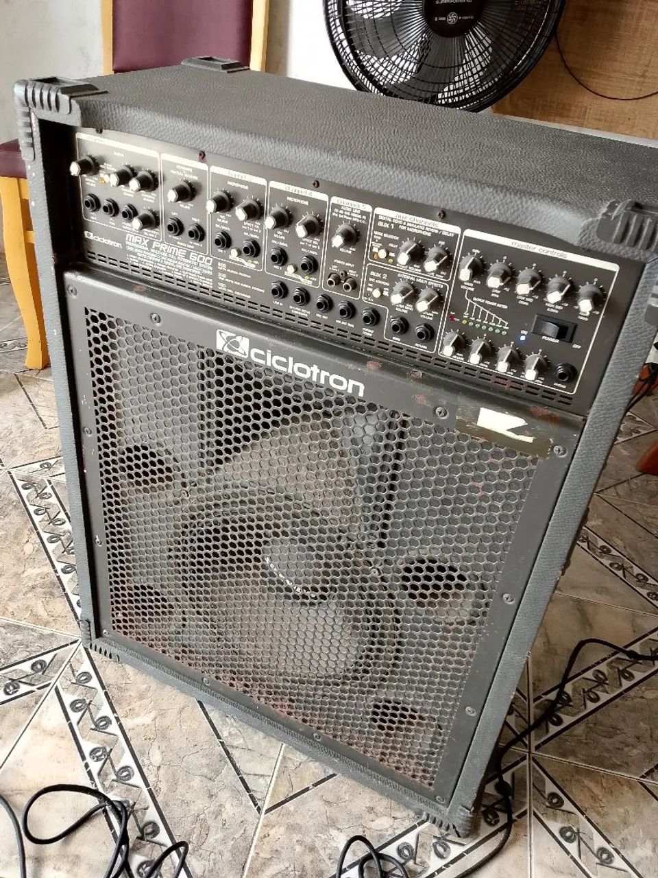 CAIXA AMPLIFICADA CICLOTRON MAX PRIME 600 - Foto 2