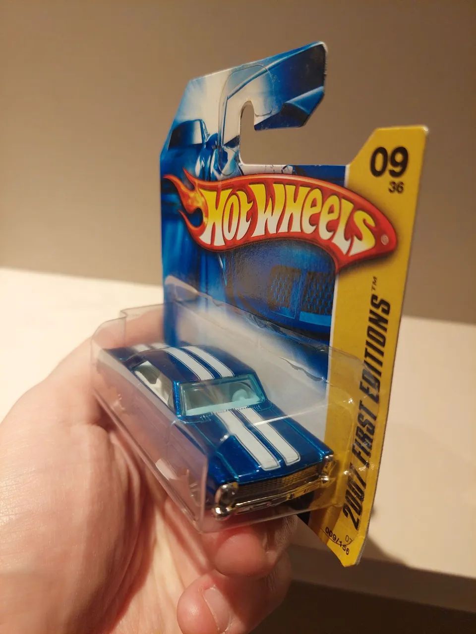 Hot Wheels '66 Chevy Nova 2007 First Edition (Lacrado) azul - Foto 2
