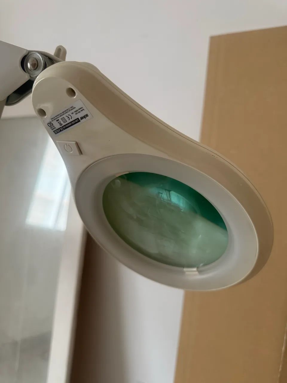 Lupa com Lente de Aumento e Iluminação - Braço Articulado